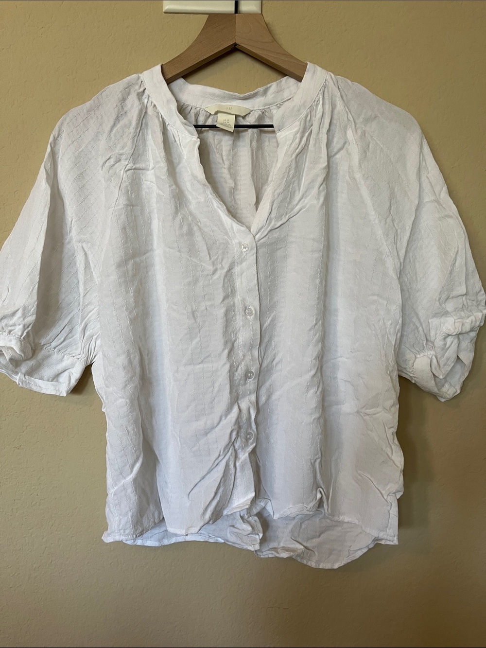 H&M White Cropped Button Down Blouse